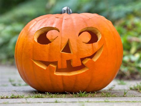 10 Enchanting Witch Designs for Pumpkin Carving